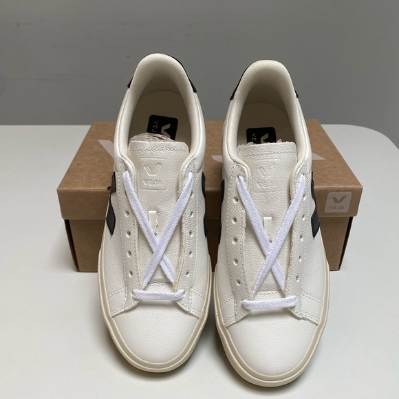 Veja Campo Leather Sneaker Extra White/Black sz 39EU/8US New in Box - Picture 7 of 9